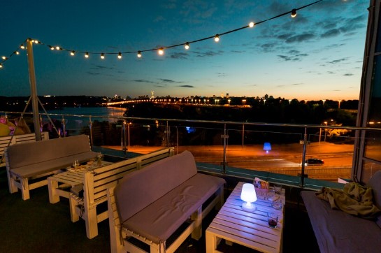 Discover Charleston's Premier Rooftop Restaurant Experience