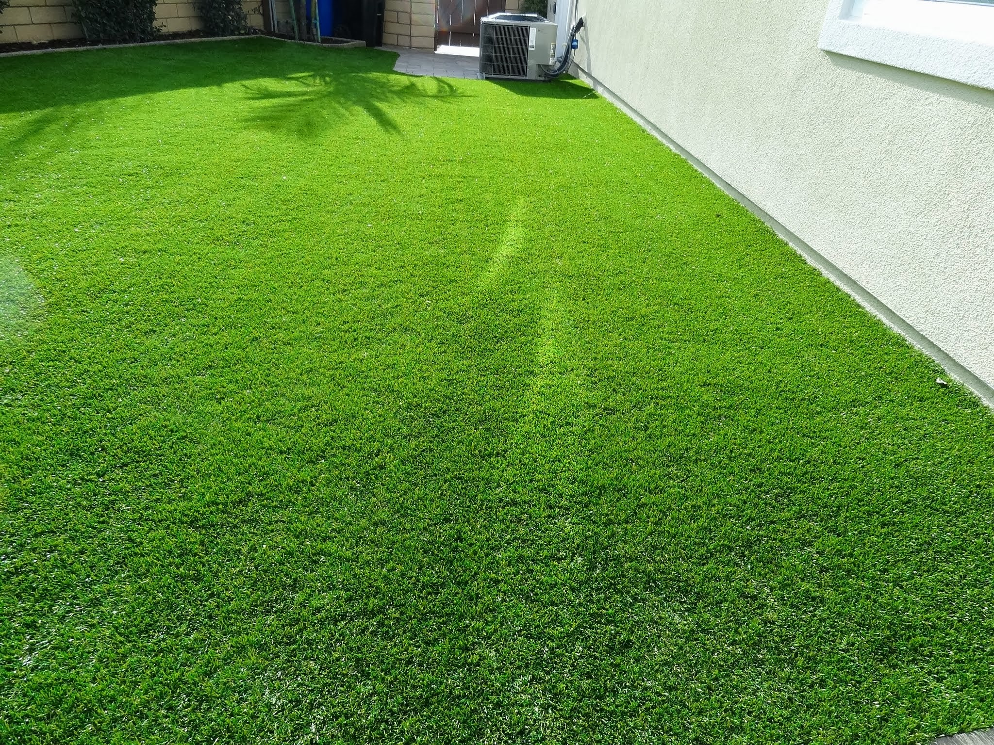 What Factors Should I Consider When Selecting the Best Grass Carpet for My Home?